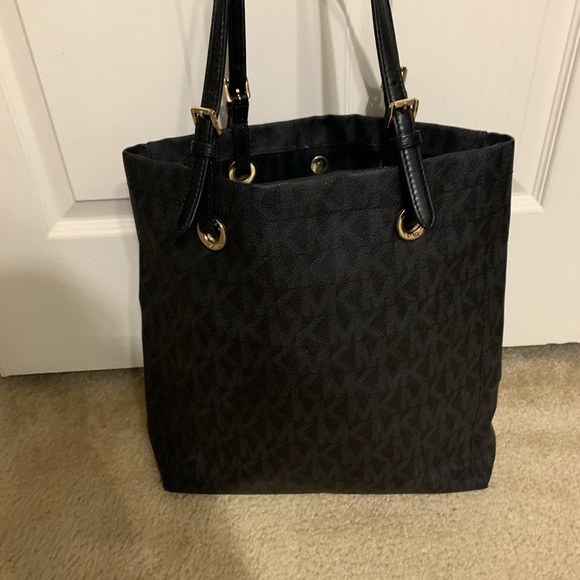 Michael Kors Accessories - Michael kors tote in great condition